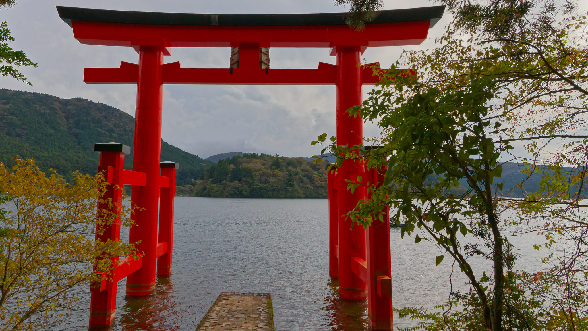 03-Mt Fuji (36) Torii de la paix.jpg